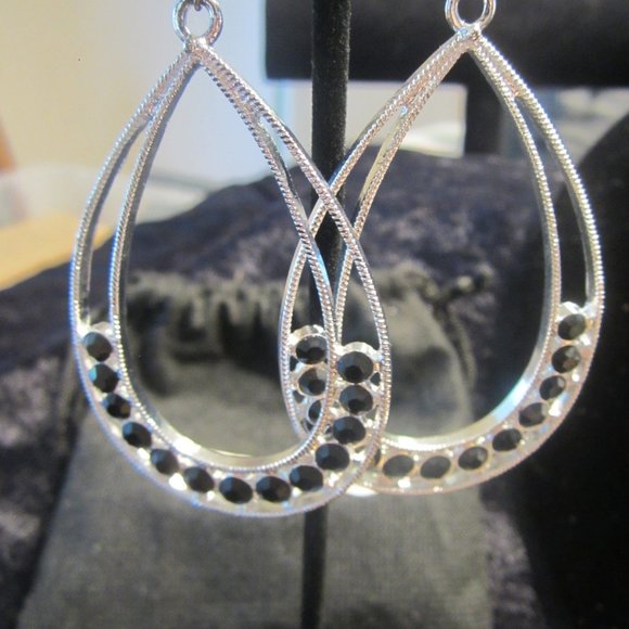 Sassy Silver Drop earrings with Black stones NWOT